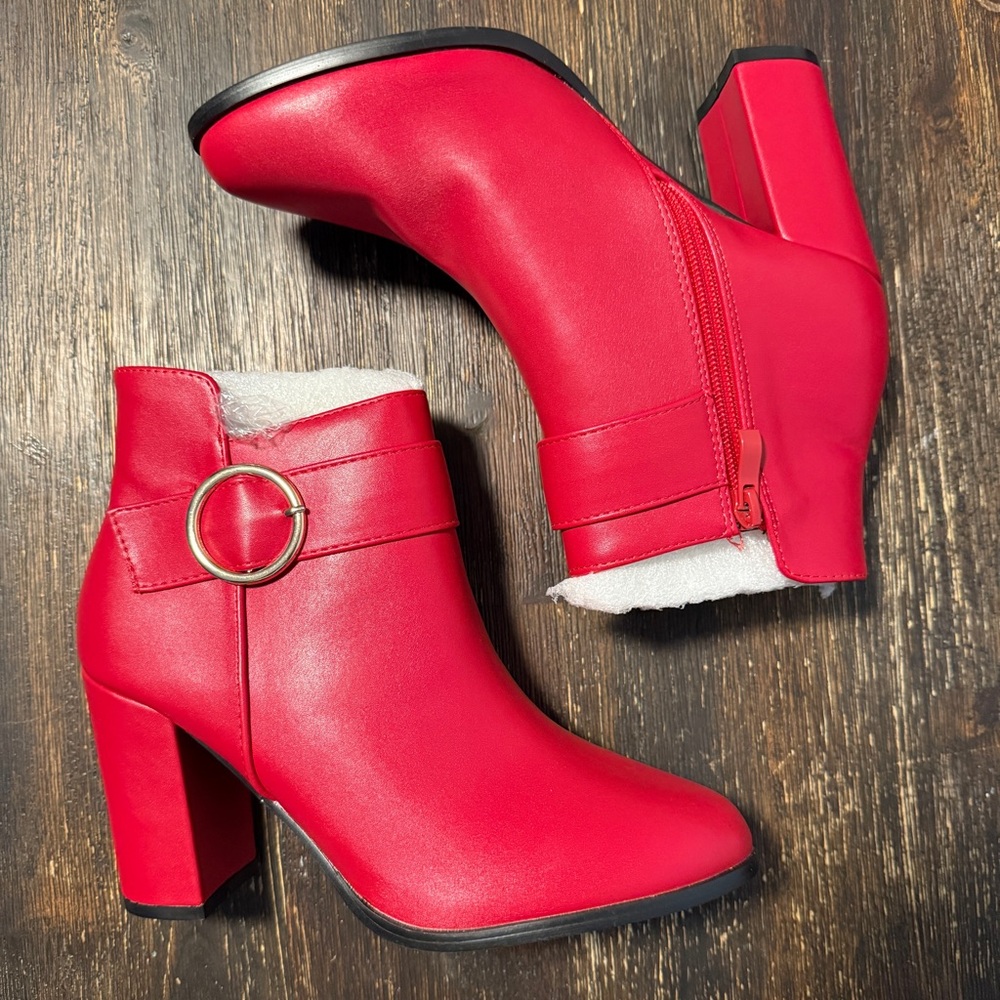 Allegra K Red Heeled Boots with Gold Ring